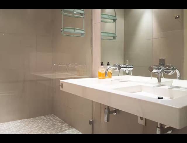 2 BEDROOM APARTMENT TO LET IN CAPE TOWN CITY CENTRE